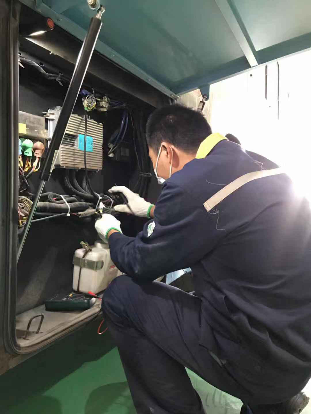 汽车修理分公司开展转型人员 电工理论知识和新能源